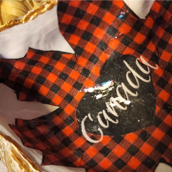 DECOUPAGE CANADIAN MAPLE LEAF OYSTER SHELL - Picture 2 of 5
